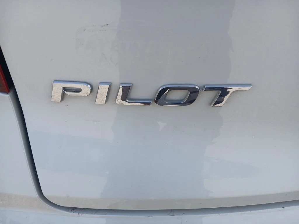 Used 2020 White Honda Touring image 10