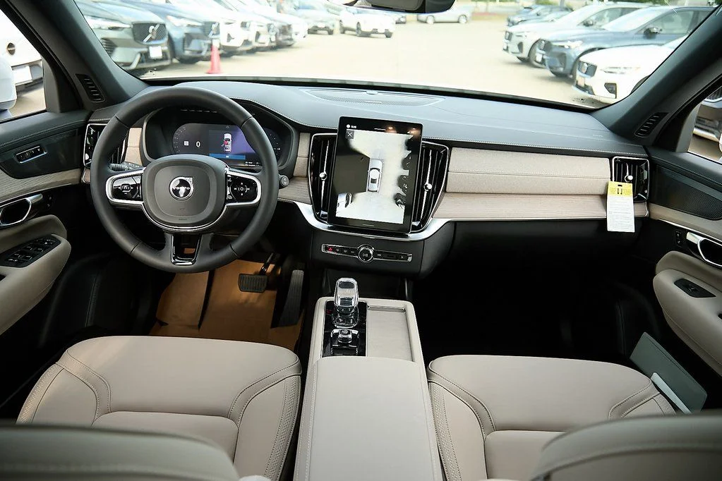 2026 Volvo XC90 Plus - Photo 24