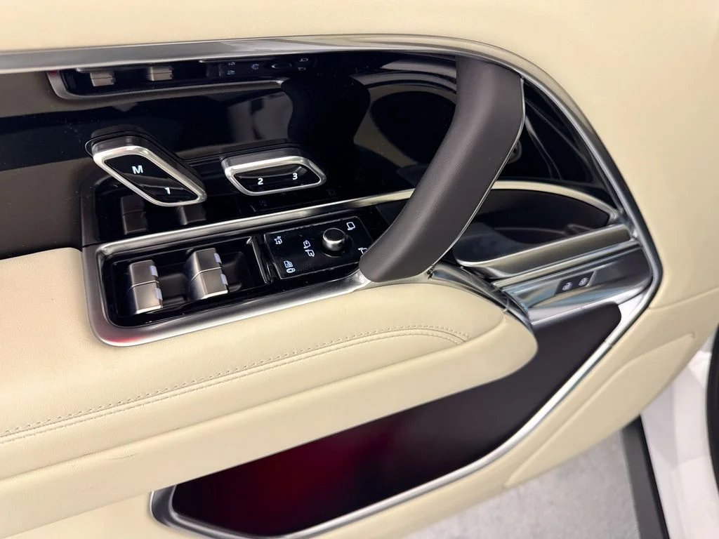 New 2026 Fuji White Land Rover SE image 18