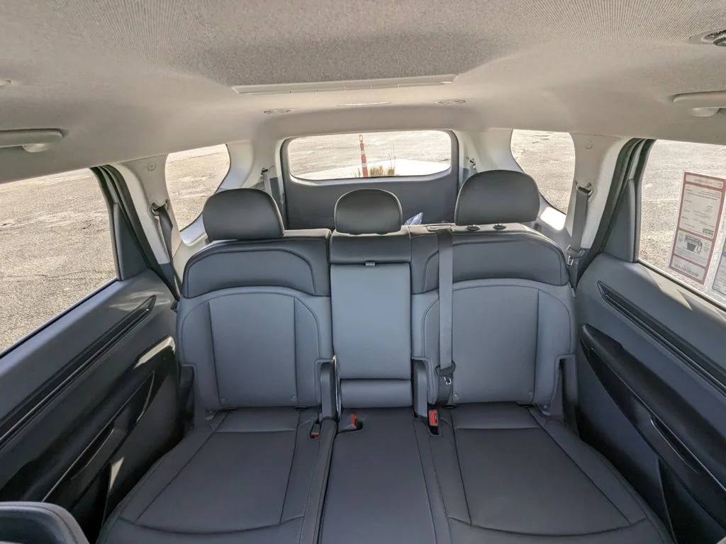 New 2024 Pebble Gray Kia Light RWD image 26