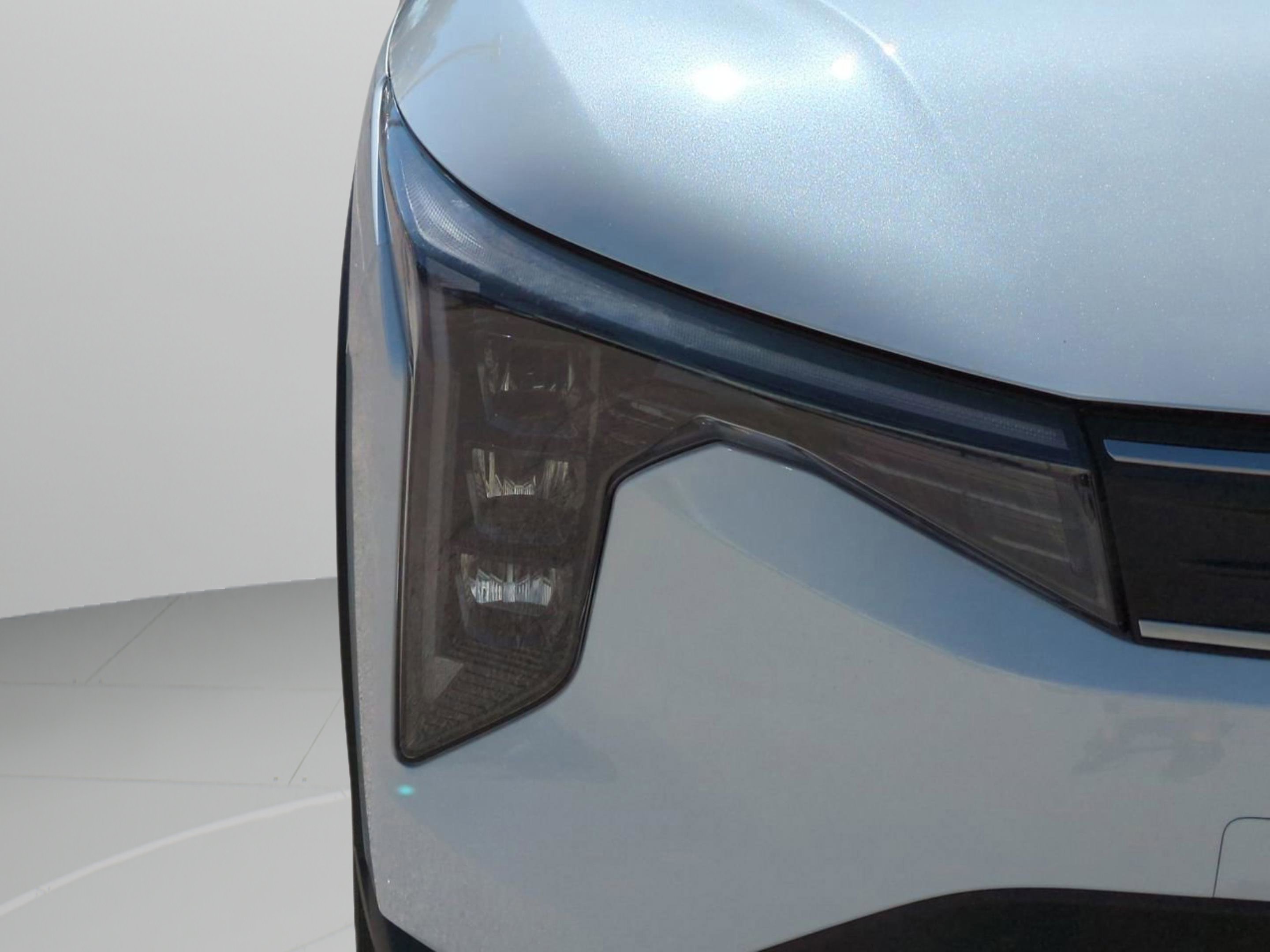 New 2026 Snow White Pearl Kia LXS image 29
