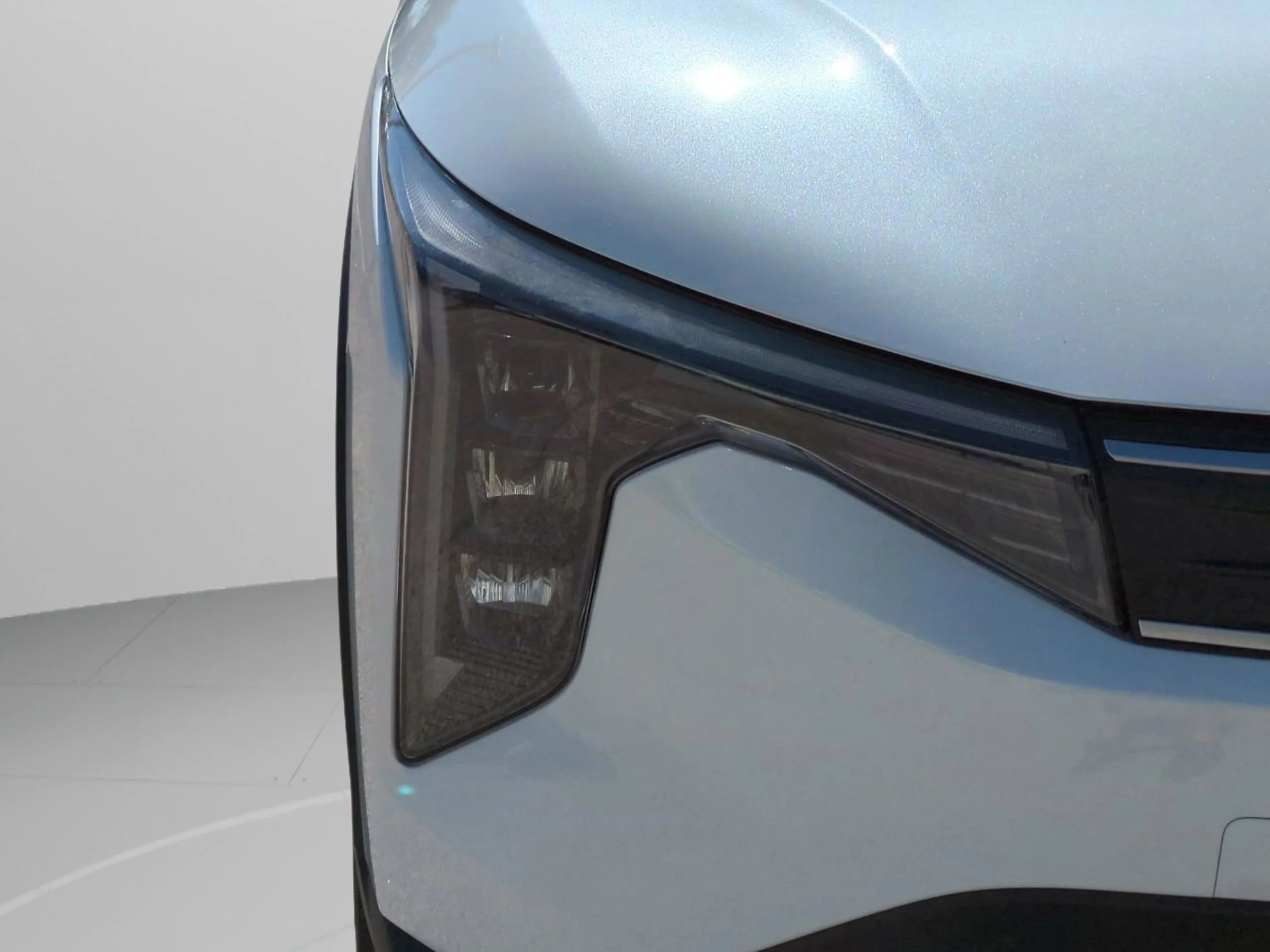 New 2026 Snow White Pearl Kia LXS image 29