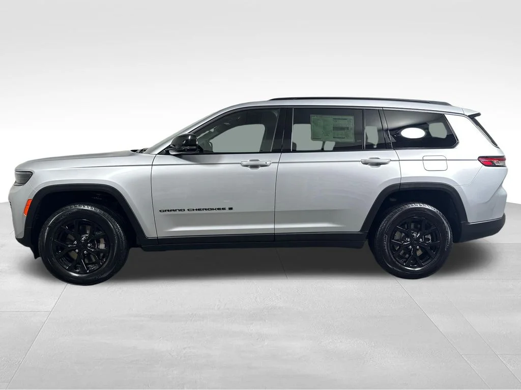 New 2026 Silver Zynith Exterior Paint Jeep Laredo image 6