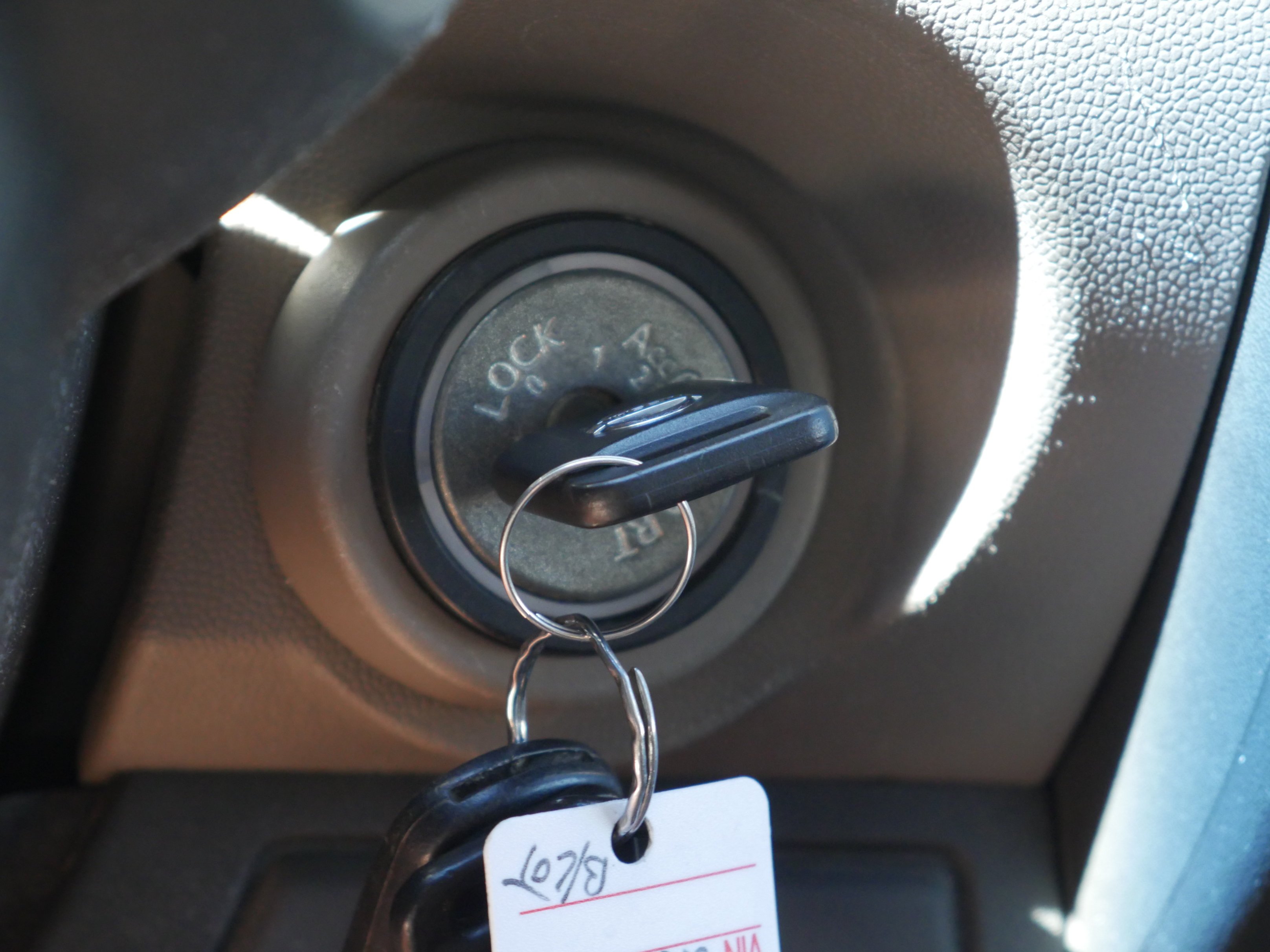 Used 2008 Avalanche Nissan SE image 8