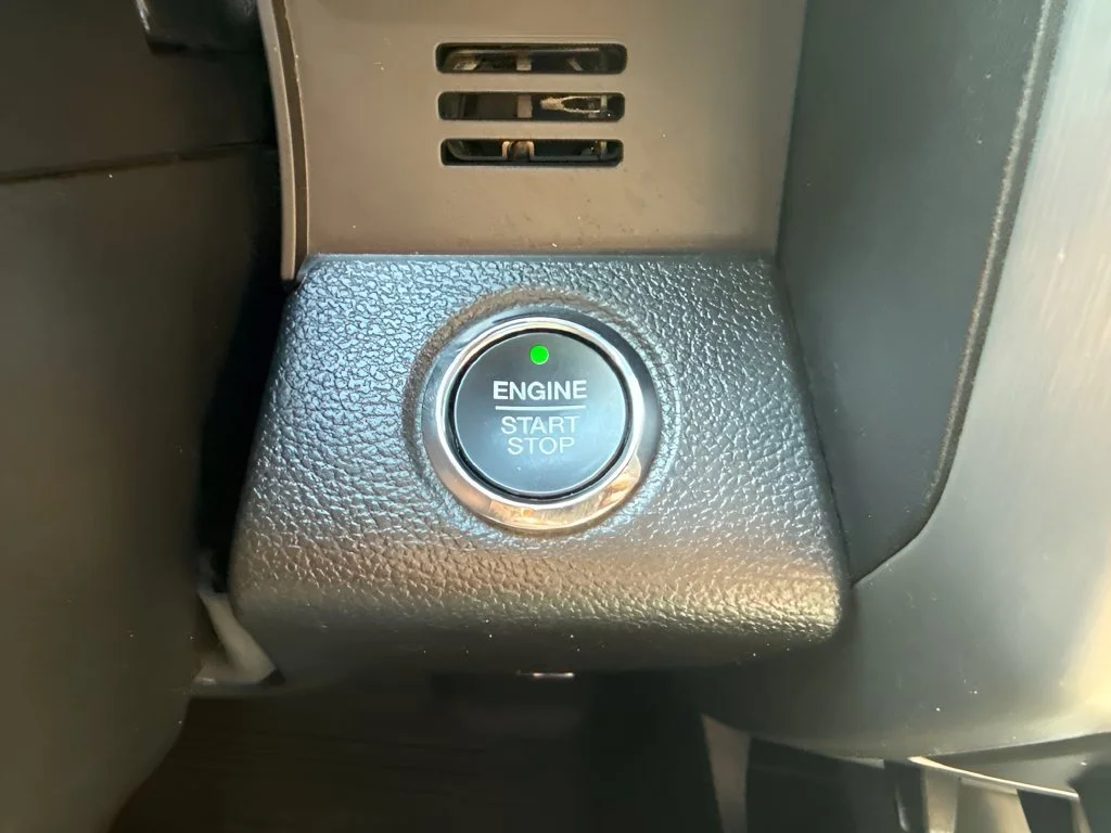 Used 2019  Ford XL image 26