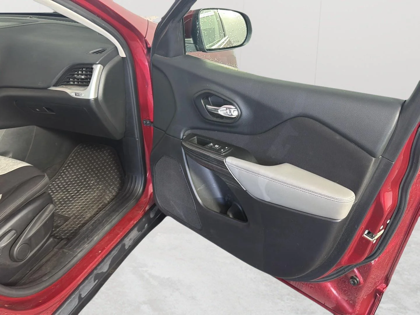 Used 2014 Deep Cherry Red Crystal Pearlcoat Jeep Latitude image 16
