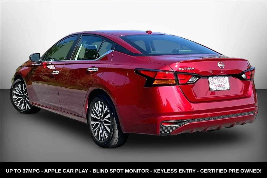 Used 2024 Red Nissan 2.5 SV image 4