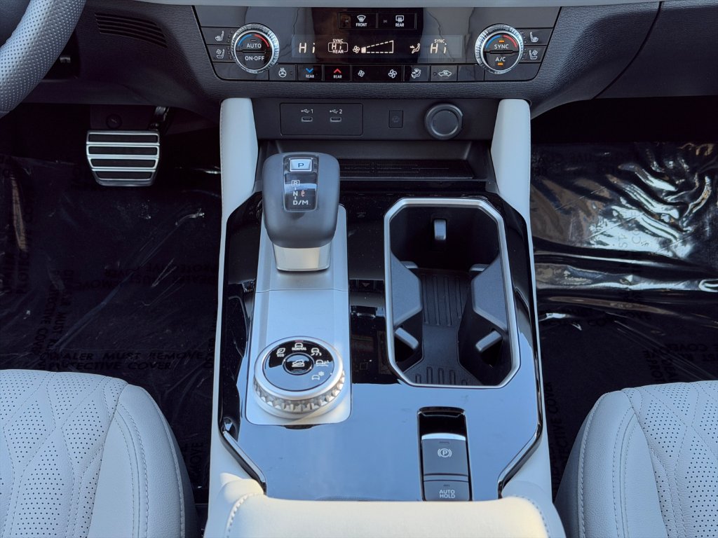 New 2026 White Diamond Mitsubishi SEL image 17