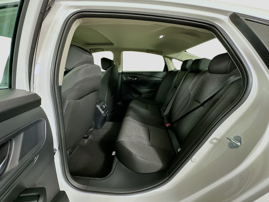 New 2026 Platinum White Pearl Honda SE image 16