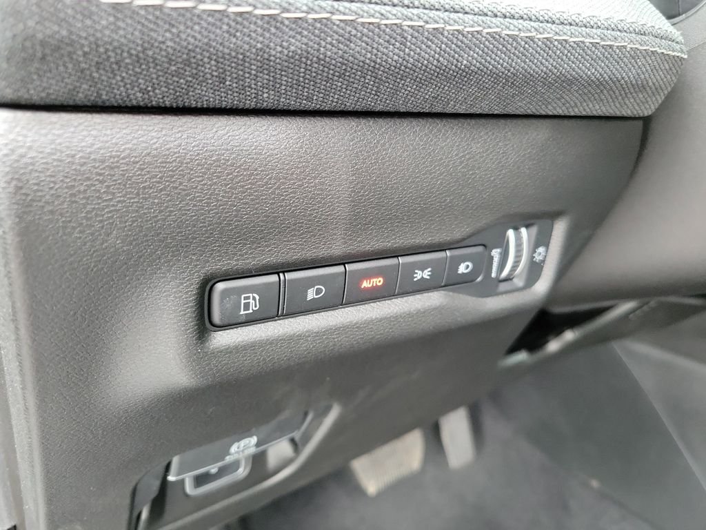 New 2026 Diamond Black Crystal Pearlcoat Jeep Laredo image 22