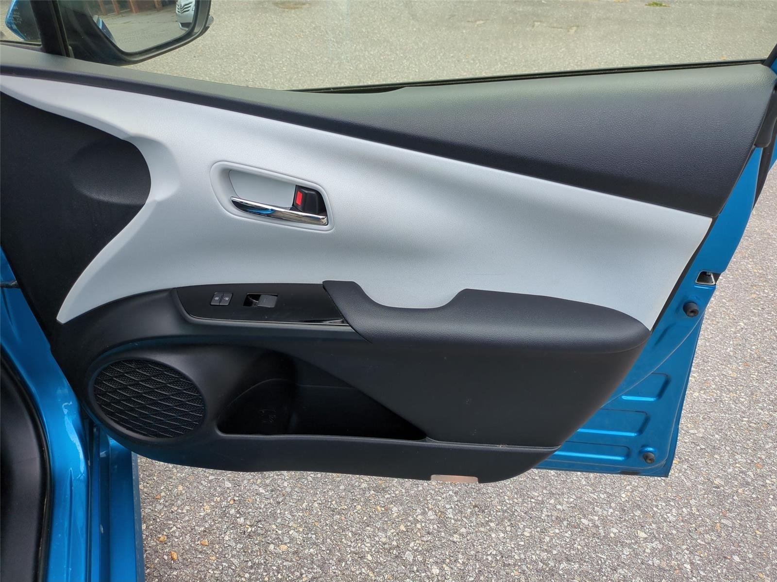Used 2020 Electric Storm Blue Toyota XLE image 34