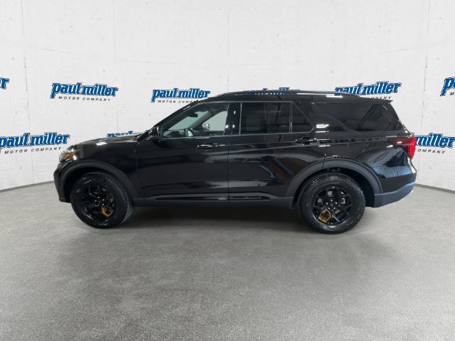 New 2027 Agate Black Metallic Ford Tremor® image 7