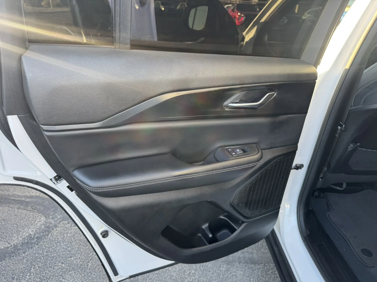 Used 2024  Jeep Laredo image 25