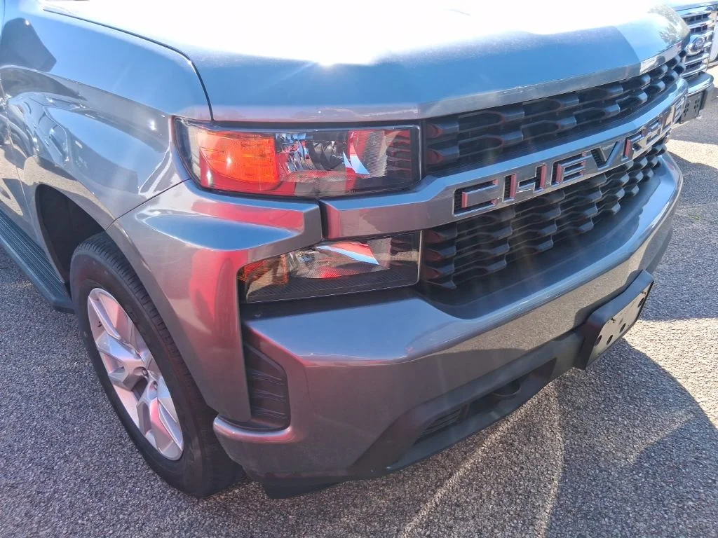 Used 2020 Gray Chevrolet Custom image 3