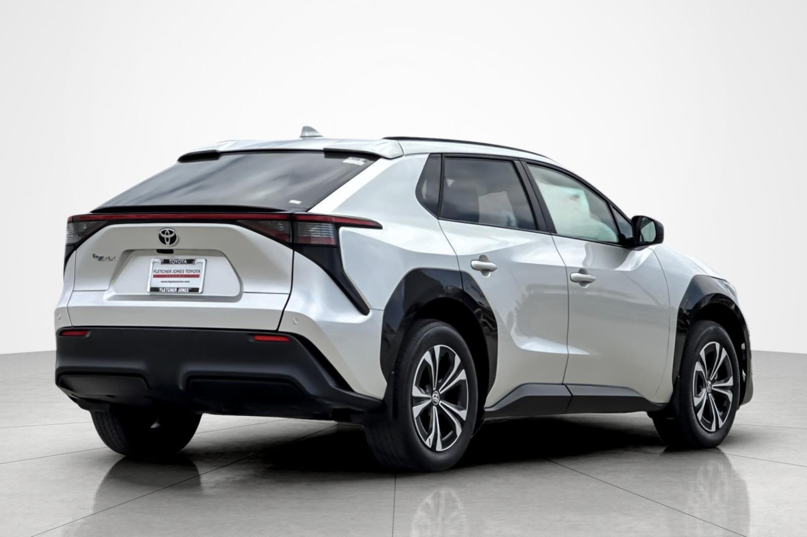Used 2024 SILVER METALLIC Toyota XLE image 5