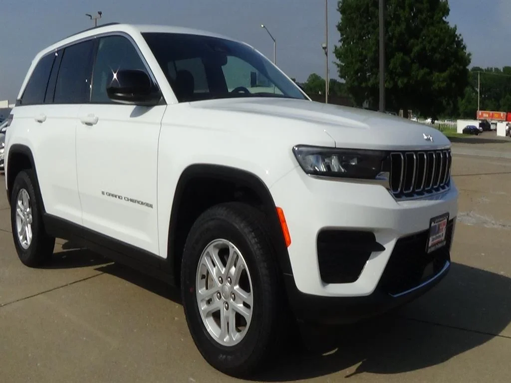 Used 2023 Bright White Clear Coat (pw7) Jeep 4xe image 4