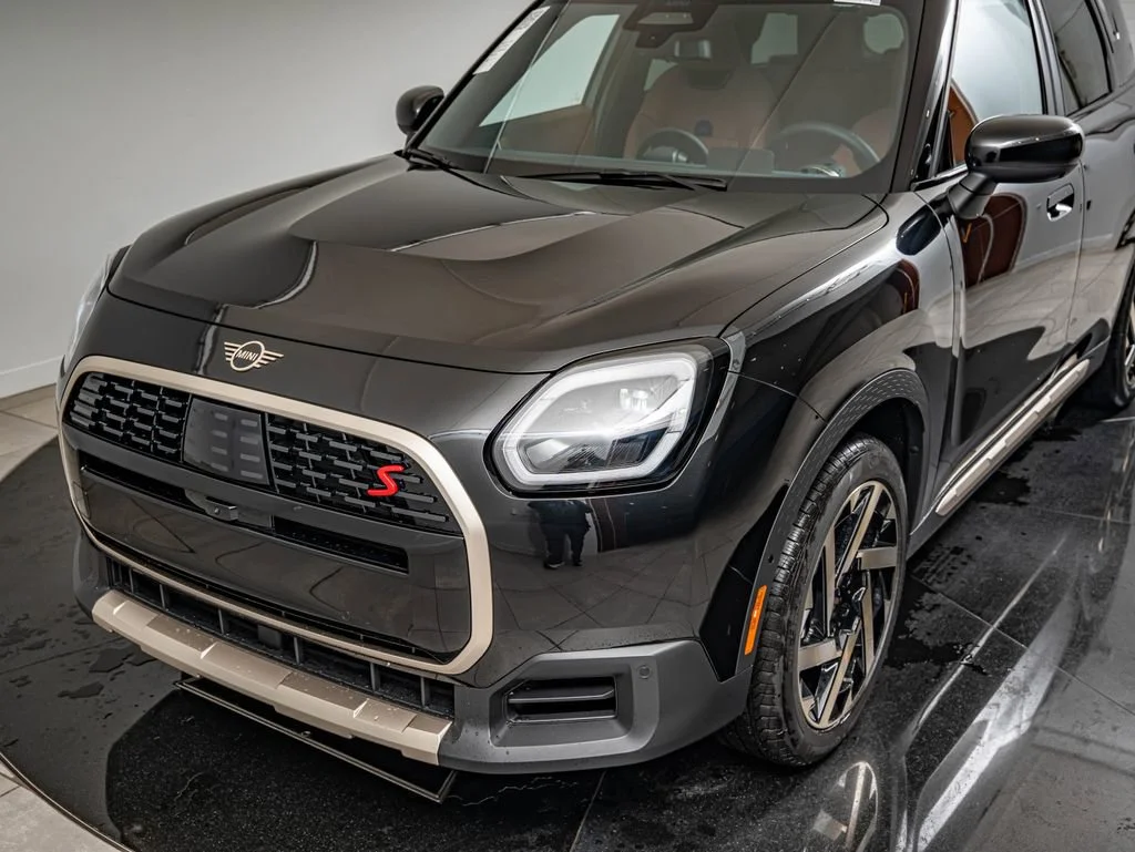 New 2027 Midnight Black Ii Metallic MINI Iconic image 14