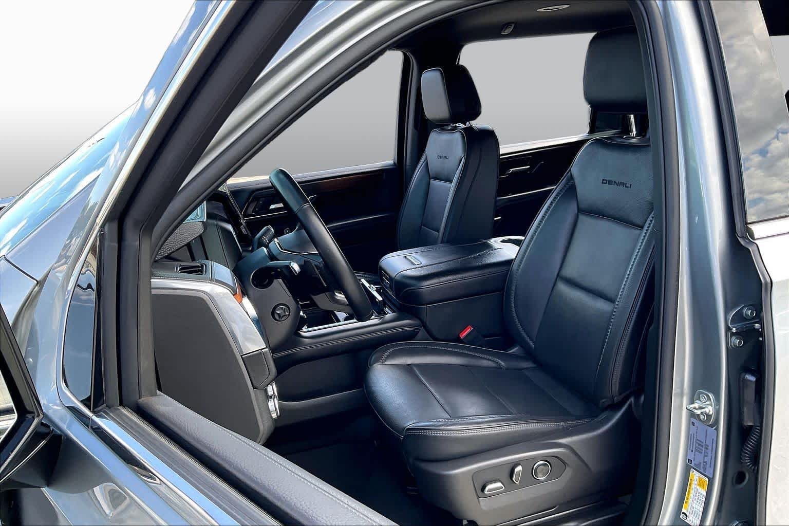 Used 2025 Sterling Metallic GMC Denali image 8