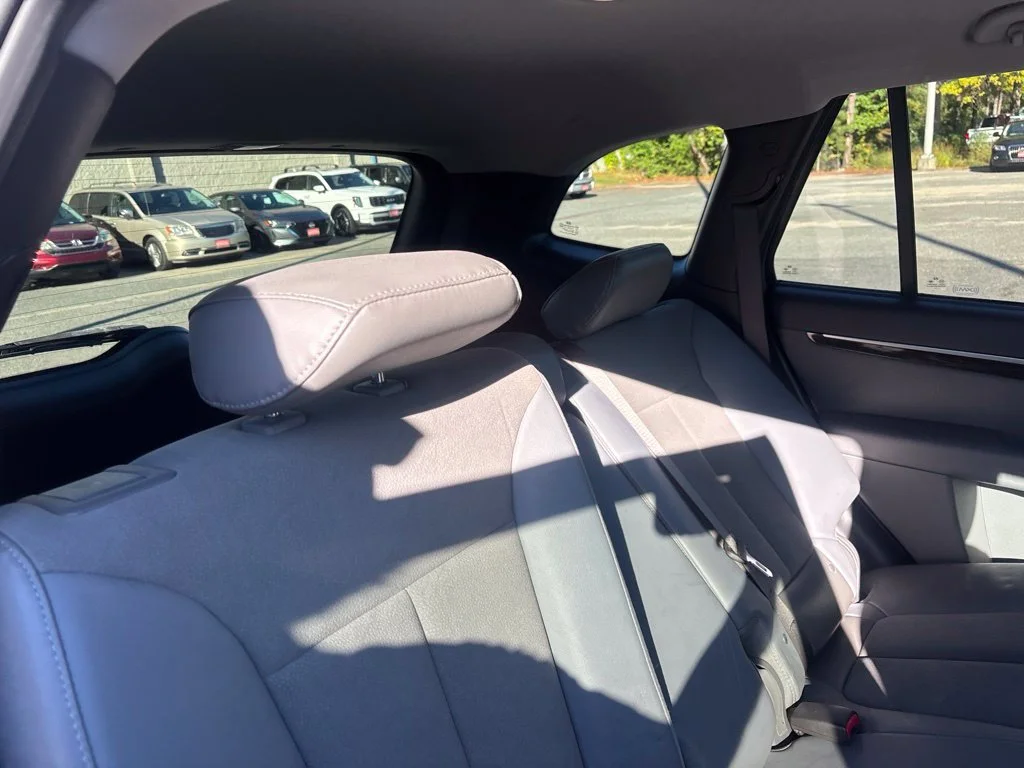Used 2011 Gray Hyundai SE image 18