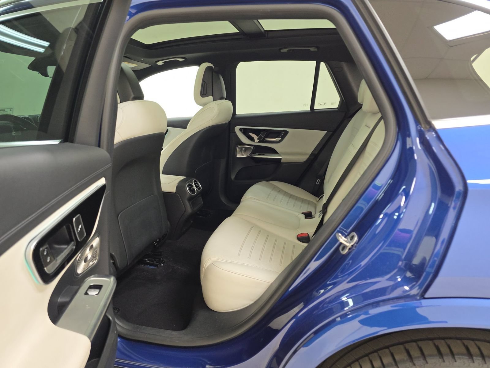 Used 2023 Blue Mercedes-Benz GLC 300 image 11