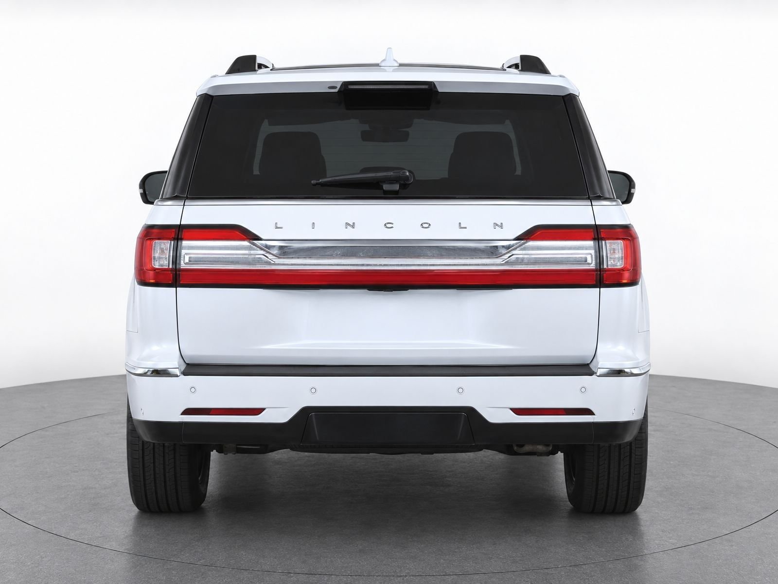 Used 2018 White Platinum Metallic Tri-Coat Lincoln Reserve image 6
