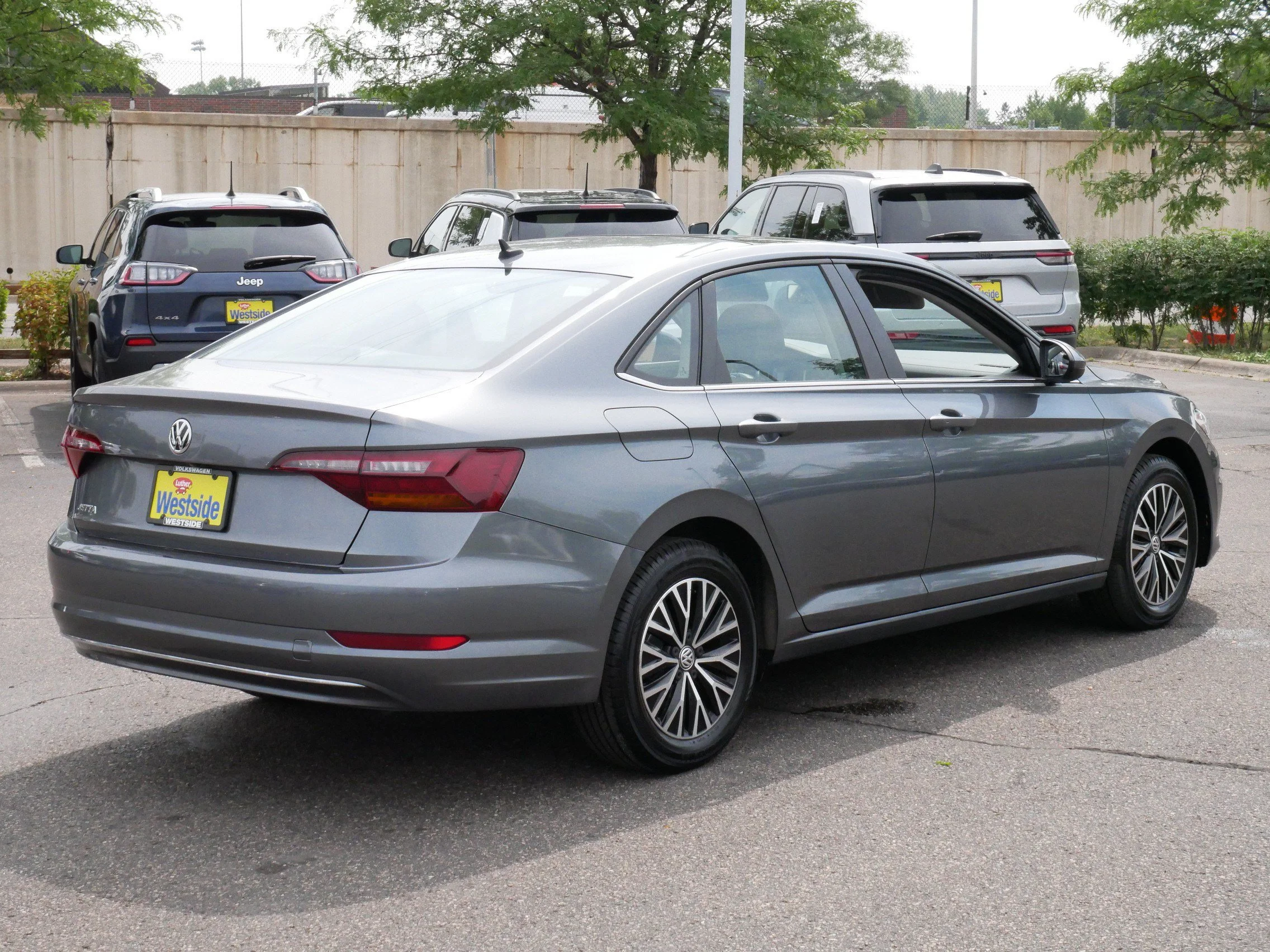 Used 2019 Platinum Gray Metallic Volkswagen SE image 7