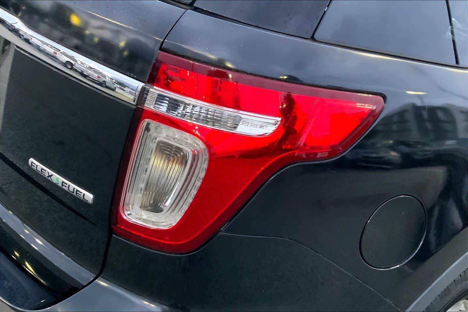 Used 2014 Tuxedo Black Metallic Ford Limited image 25