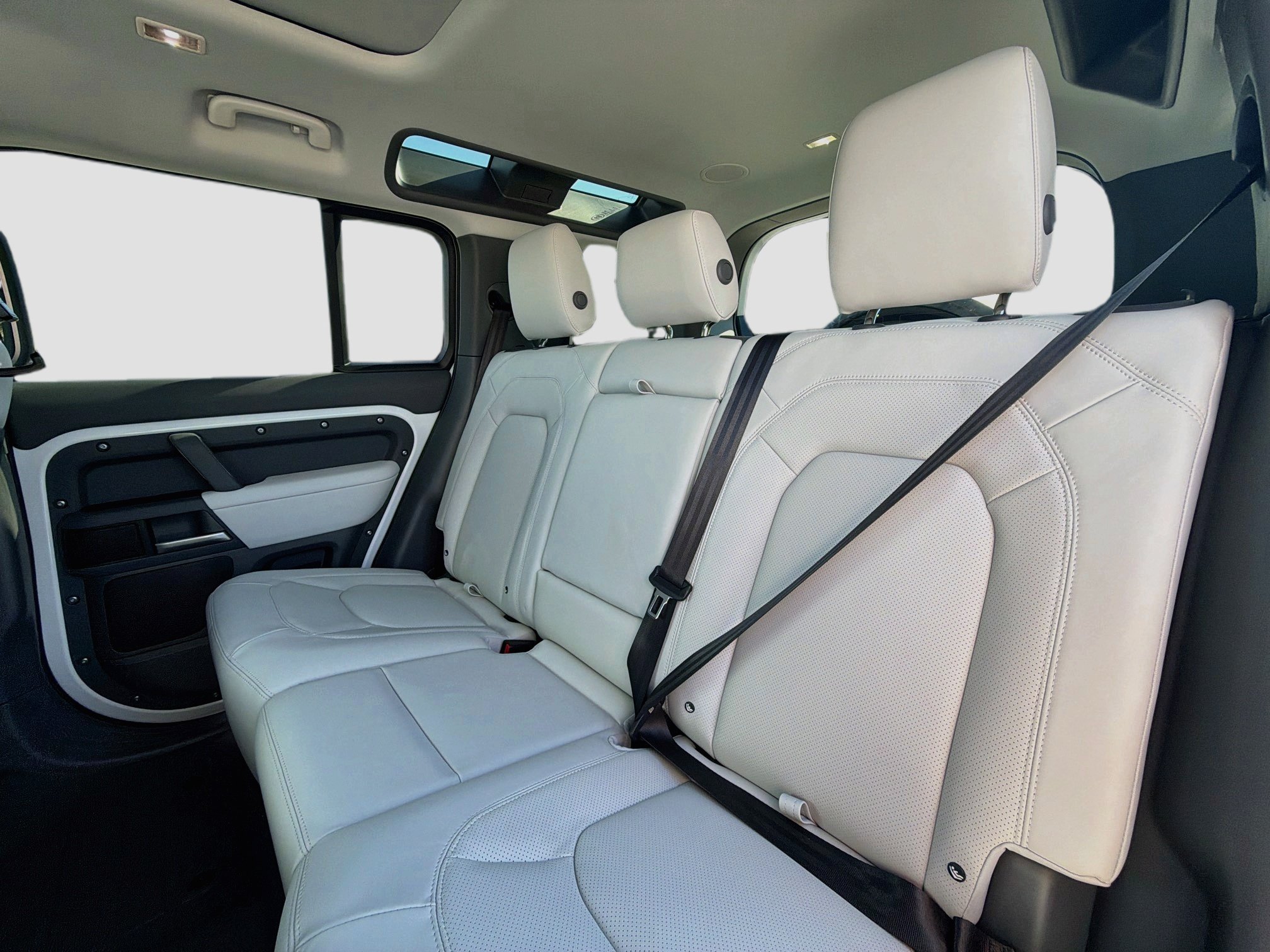 New 2026 Fuji White Land Rover X-Dynamic SE image 20