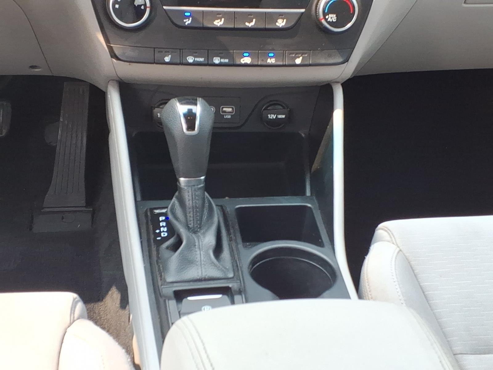 Used 2020 Black Noir Pearl Hyundai Value image 19
