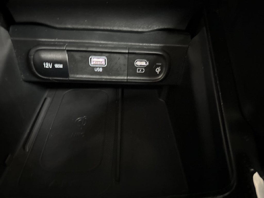 Used 2024 White Pearl Kia SX image 33