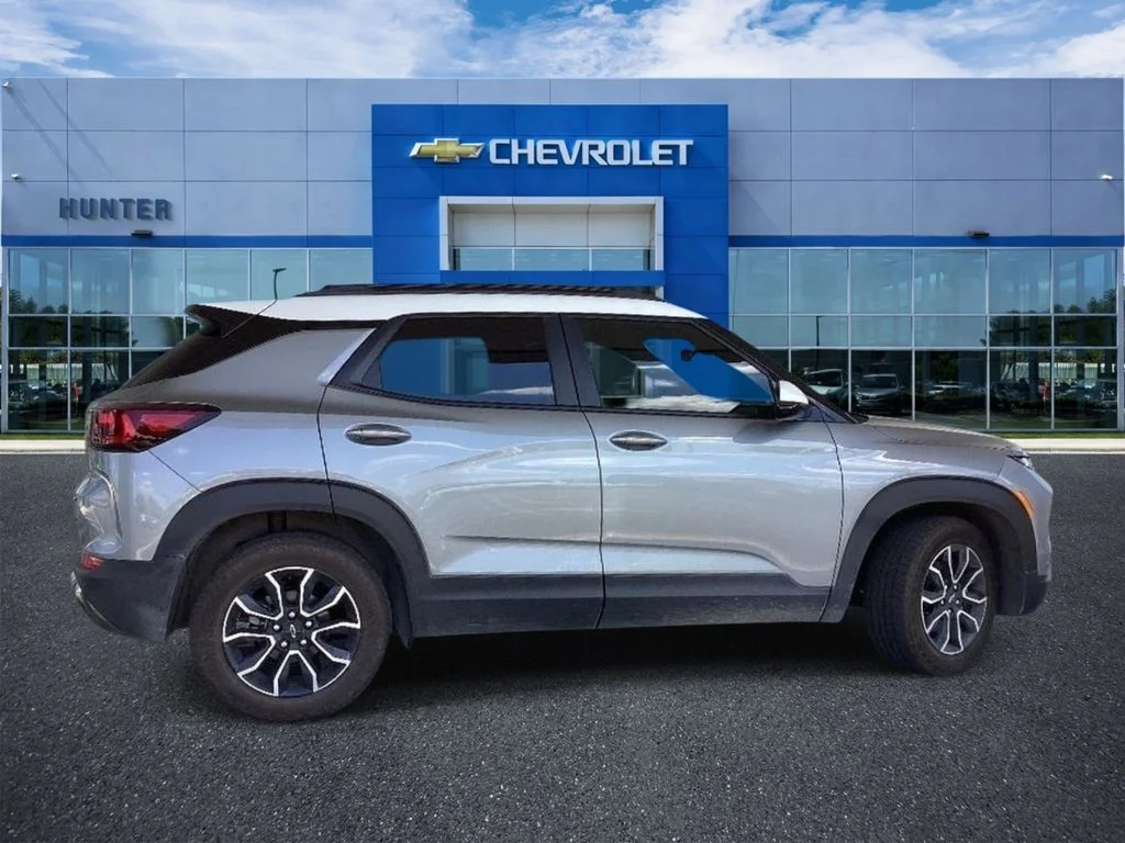 Used 2025 Sterling Gray Metallic Chevrolet ACTIV image 5