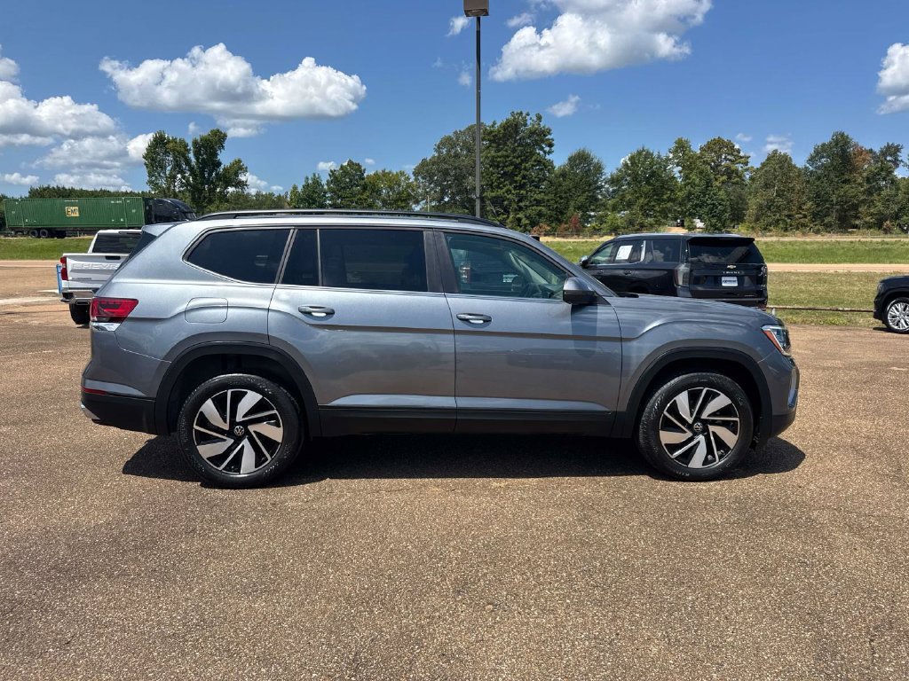 Used 2025 Gray Volkswagen 2.0T SE w/Technology image 10