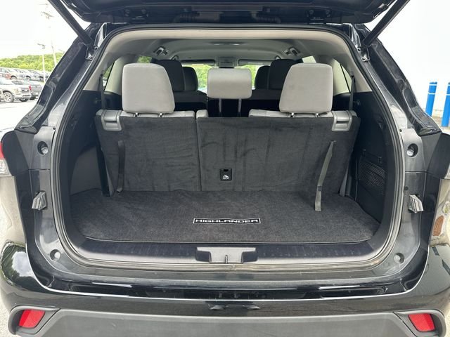 Used 2022 Black Toyota LE image 21
