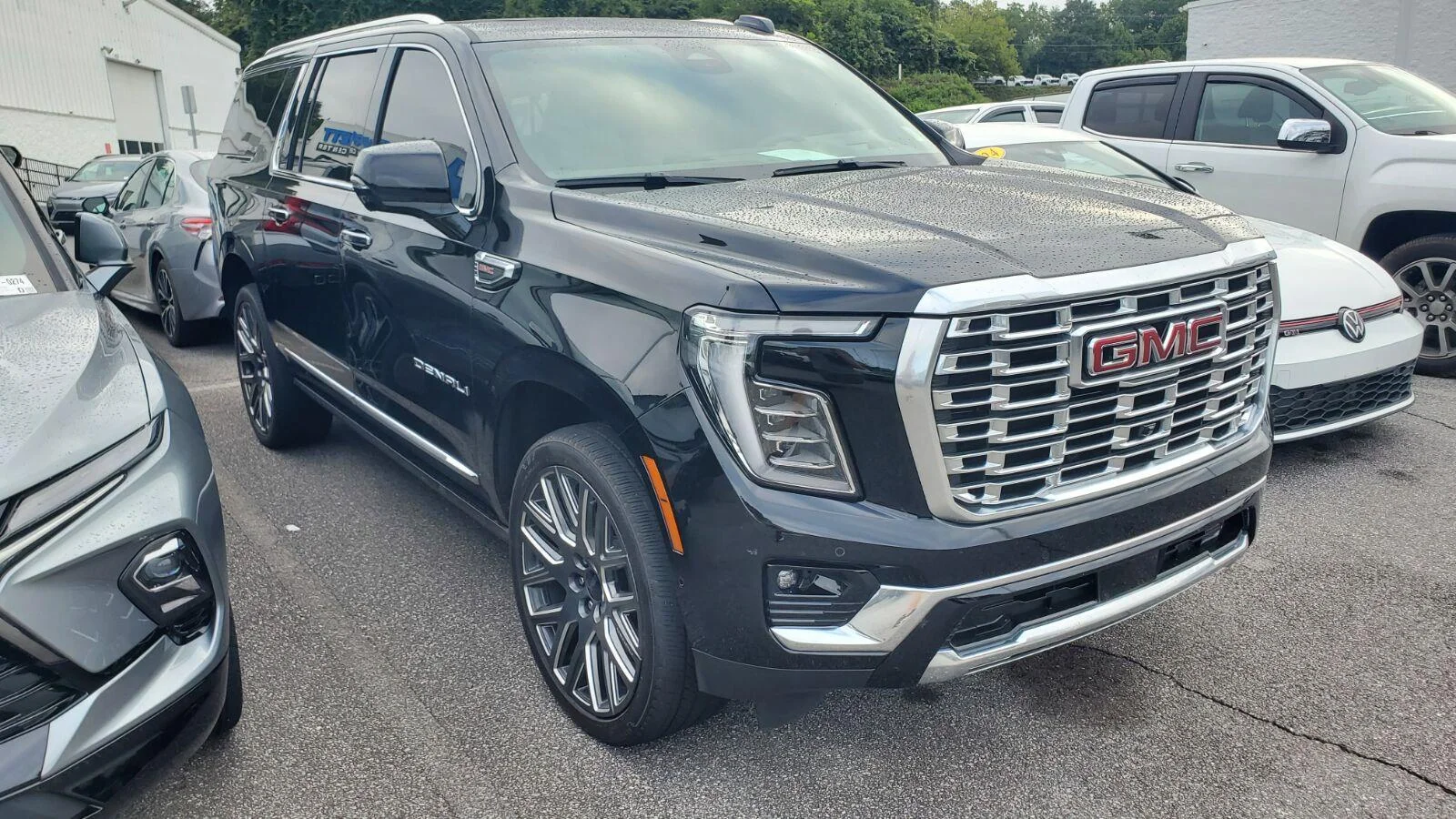 Used 2025 Onyx Black GMC Denali image 2