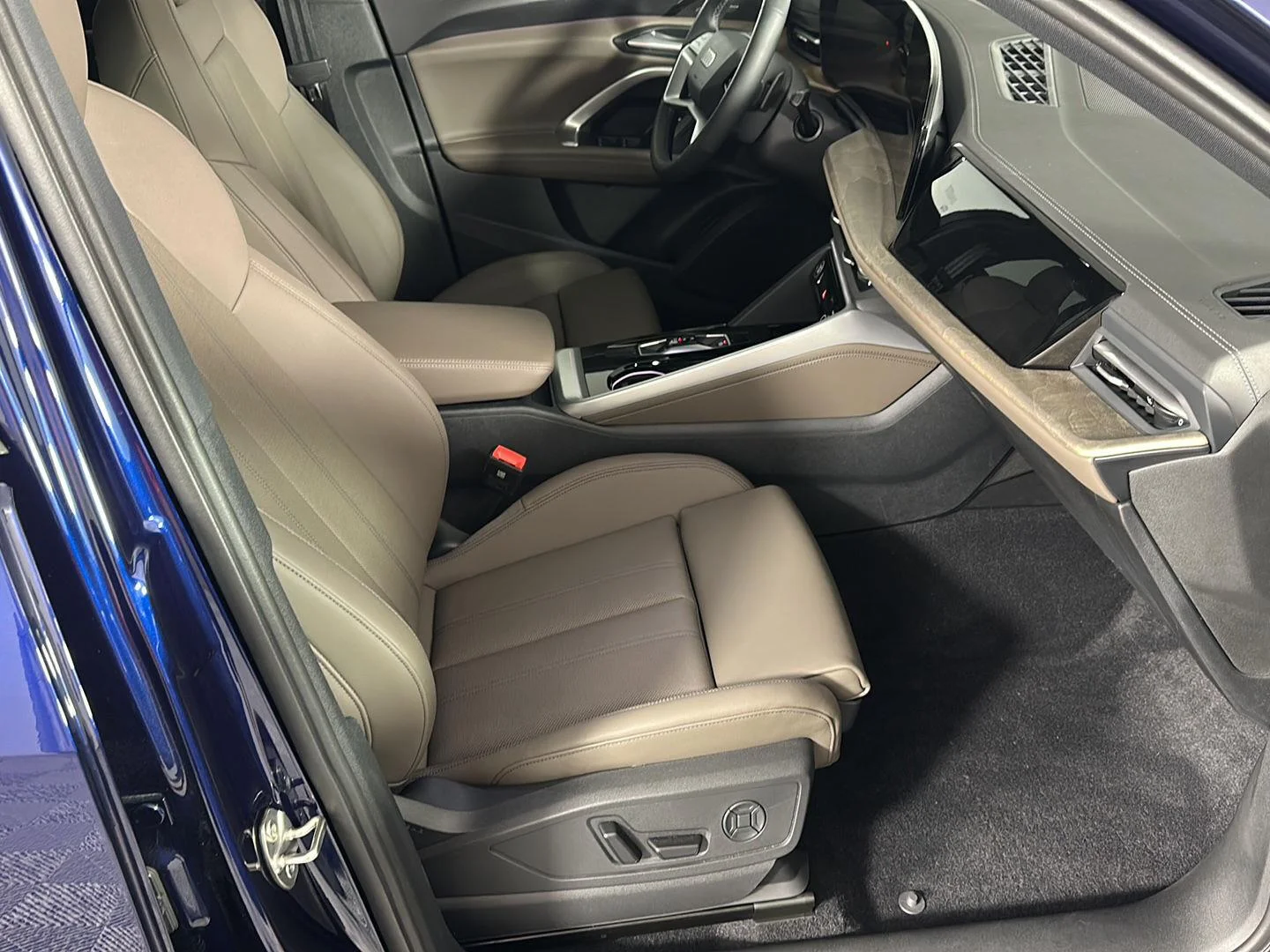 Used 2025 Navarra Blue Metallic Audi Premium Plus image 6