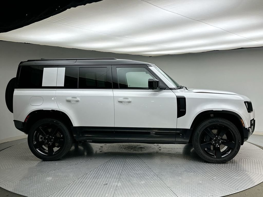 New 2026 Fuji White Land Rover X-Dynamic SE image 4