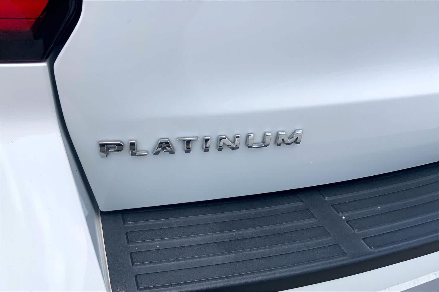 Used 2024 Star White Metallic Tri-Coat Ford Platinum image 30