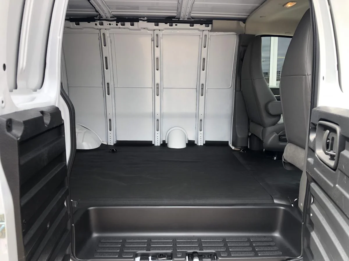 New 2026 White Chevrolet Rwd 3500 135 image 11