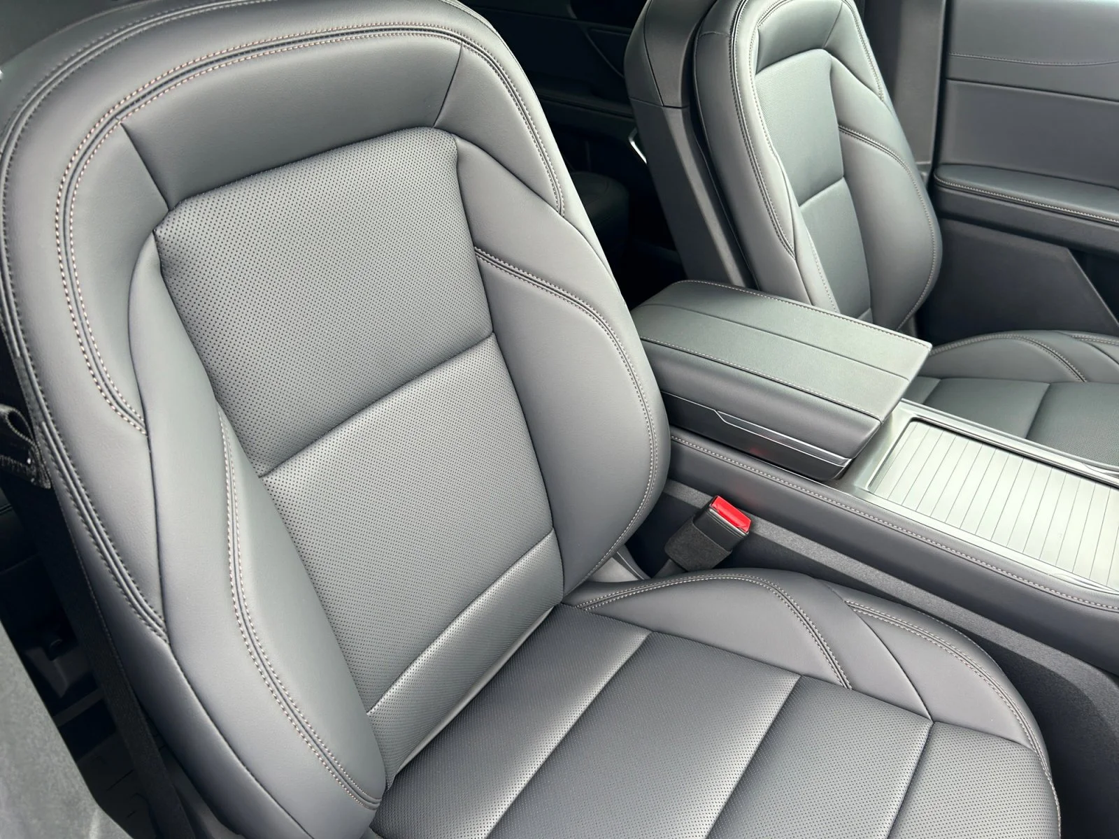 New 2026 Whisper Blue Metallic Clearcoat Lincoln Premiere image 12