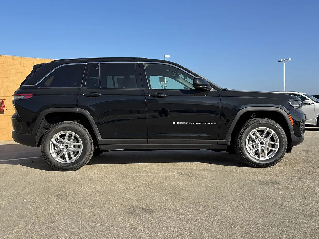 New 2026 Diamond Black Jeep Laredo X image 2