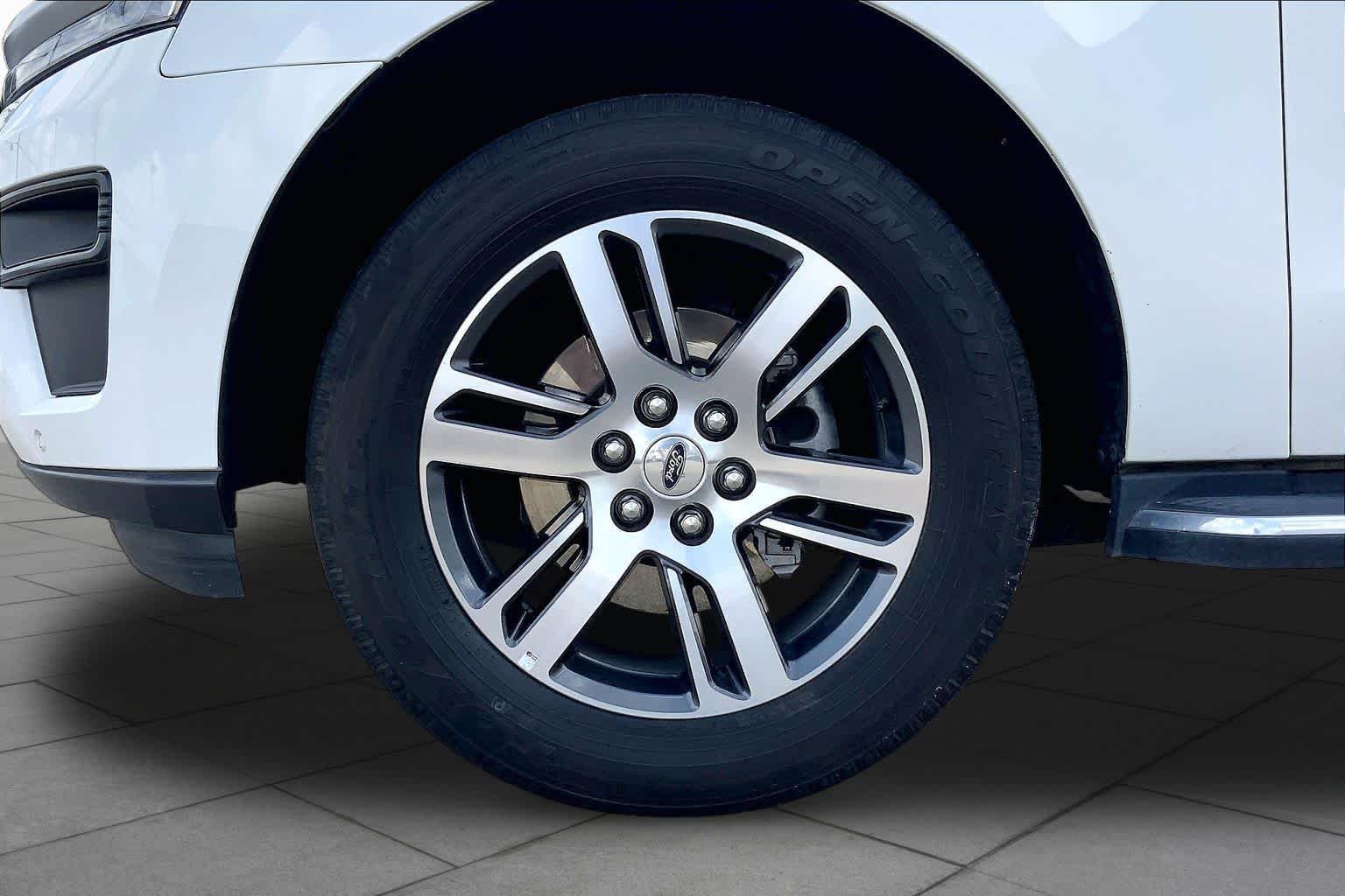 Used 2022 Star White Metallic Tri-Coat Ford XLT image 11