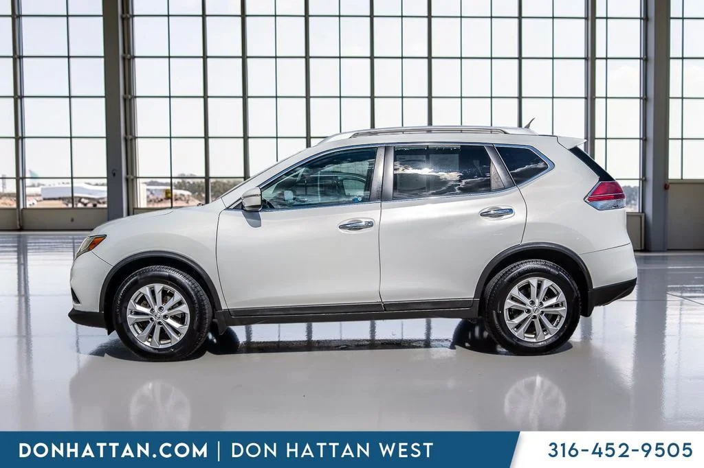 Used 2014 Nissan Rogue SV with VIN 5N1AT2MT4EC836617 for sale in Park City, KS