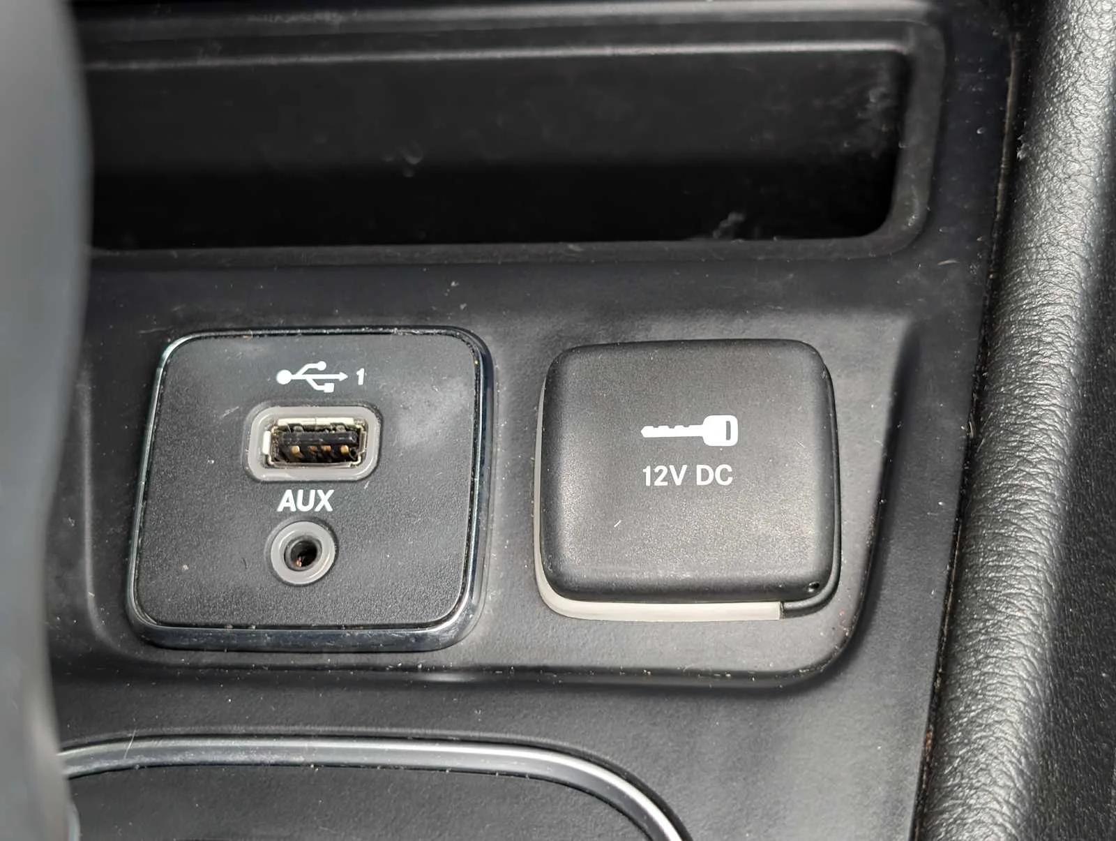 Used 2019 Pearl White Pearlcoat Jeep High Altitude image 32