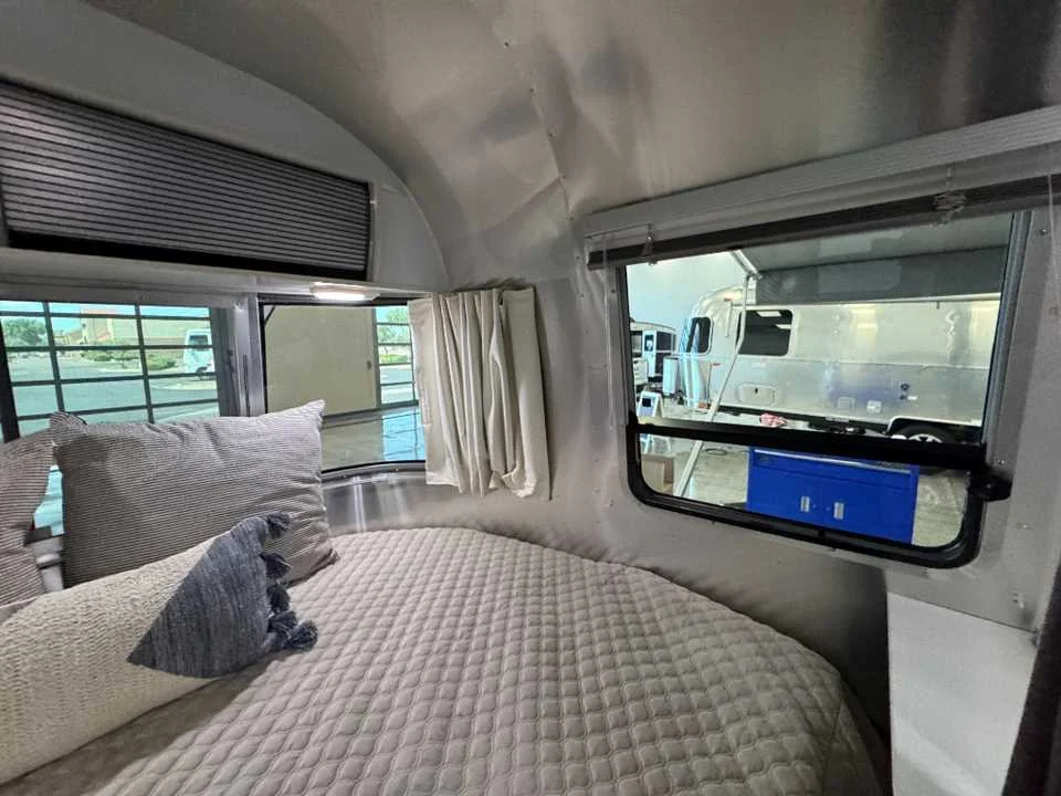 Used 2016 SILVER AIRSTREAM  image 17