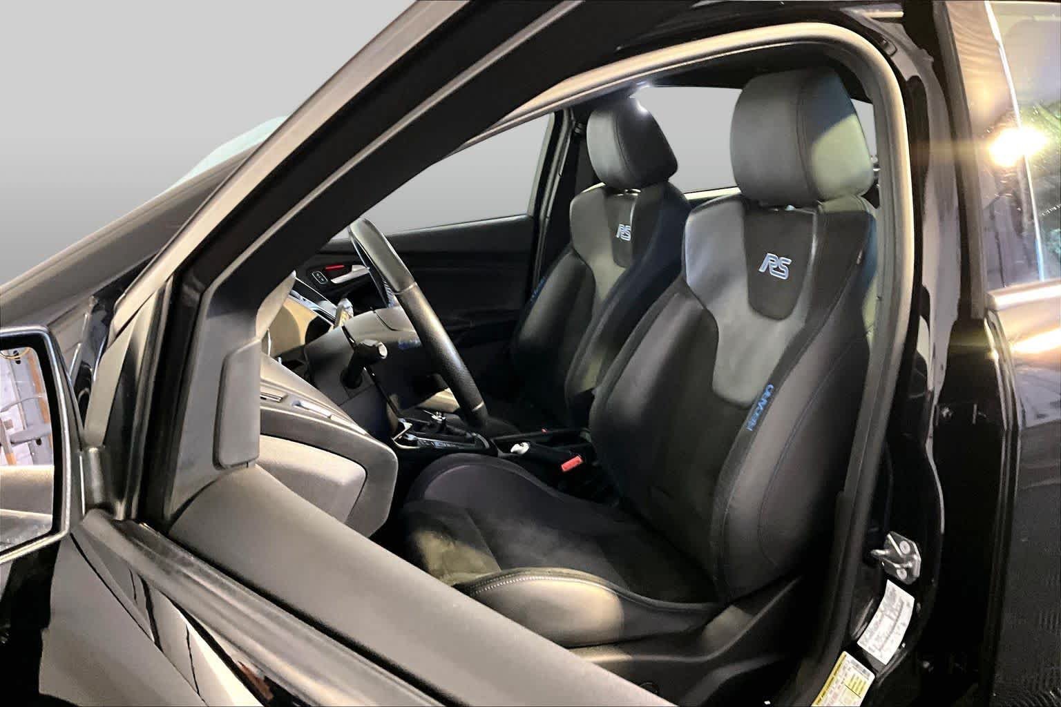Used 2017 Shadow Black Ford RS image 9