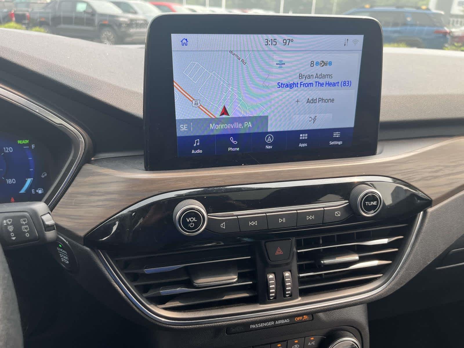 Used 2020  Ford Titanium Hybrid image 23