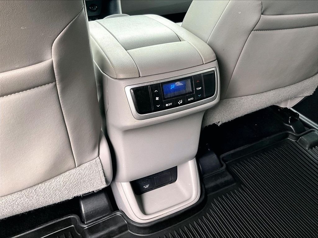 Used 2019 White Toyota XLE image 29