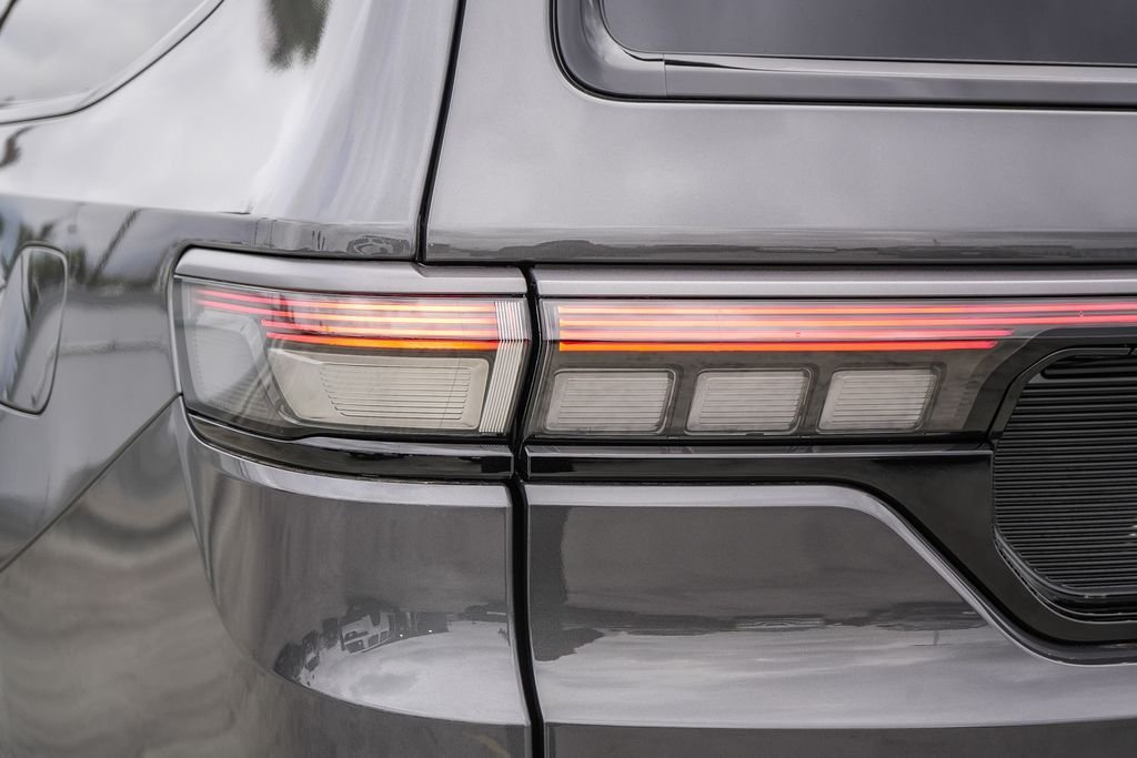 New 2026 Gray Metallic Jeep Summit Obsidian image 10