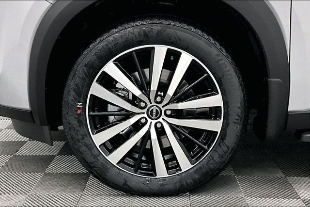 New 2025 Brilliant Silver Metallic Nissan Platinum image 12