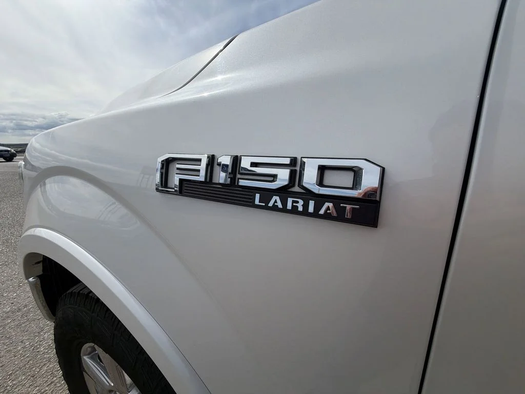 Used 2019 White Platinum Clearcoat Metallic Ford Lariat image 20